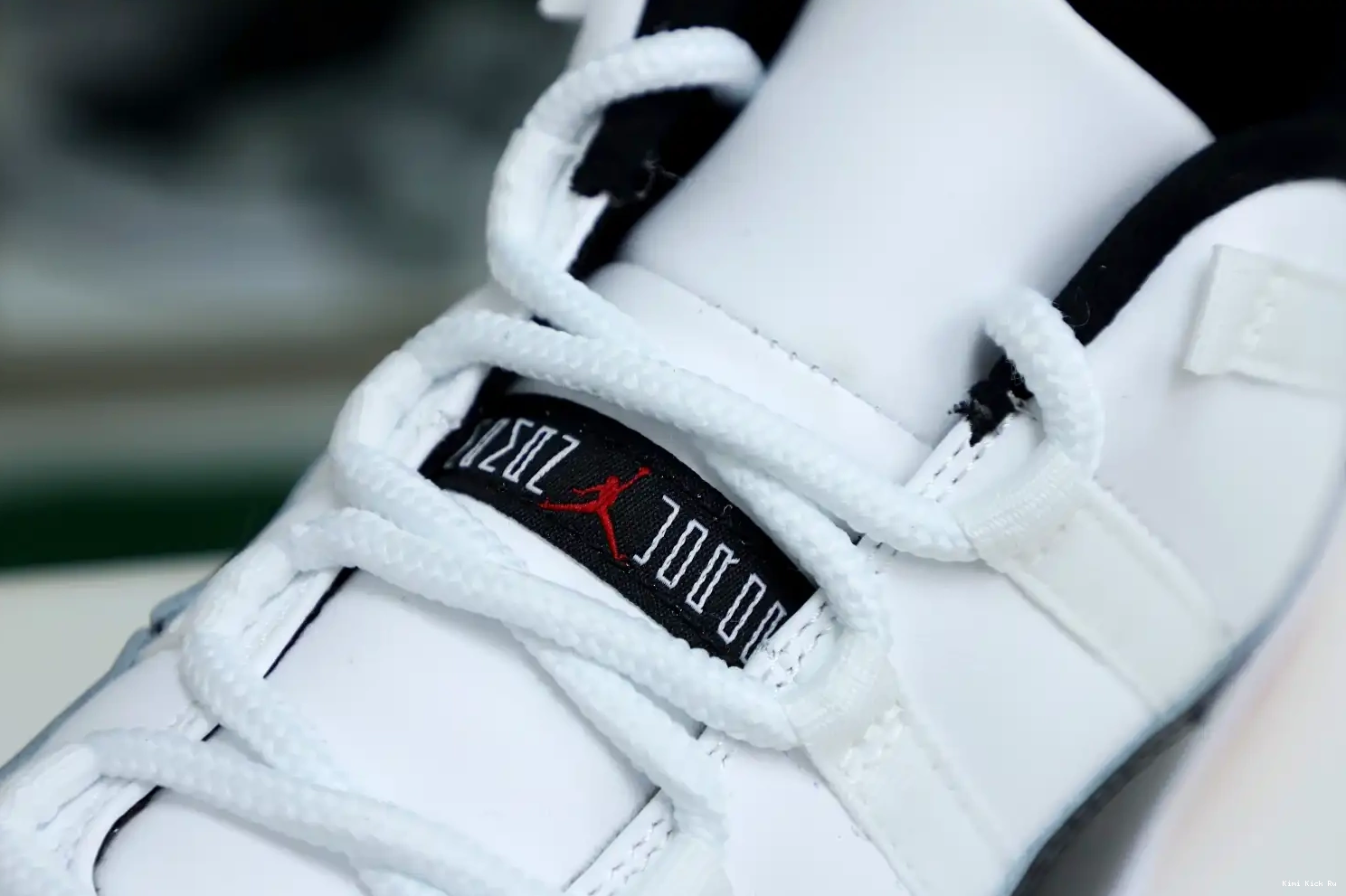 WHITE LOW BRED JORDAN 11 Kimikick AIR 0415